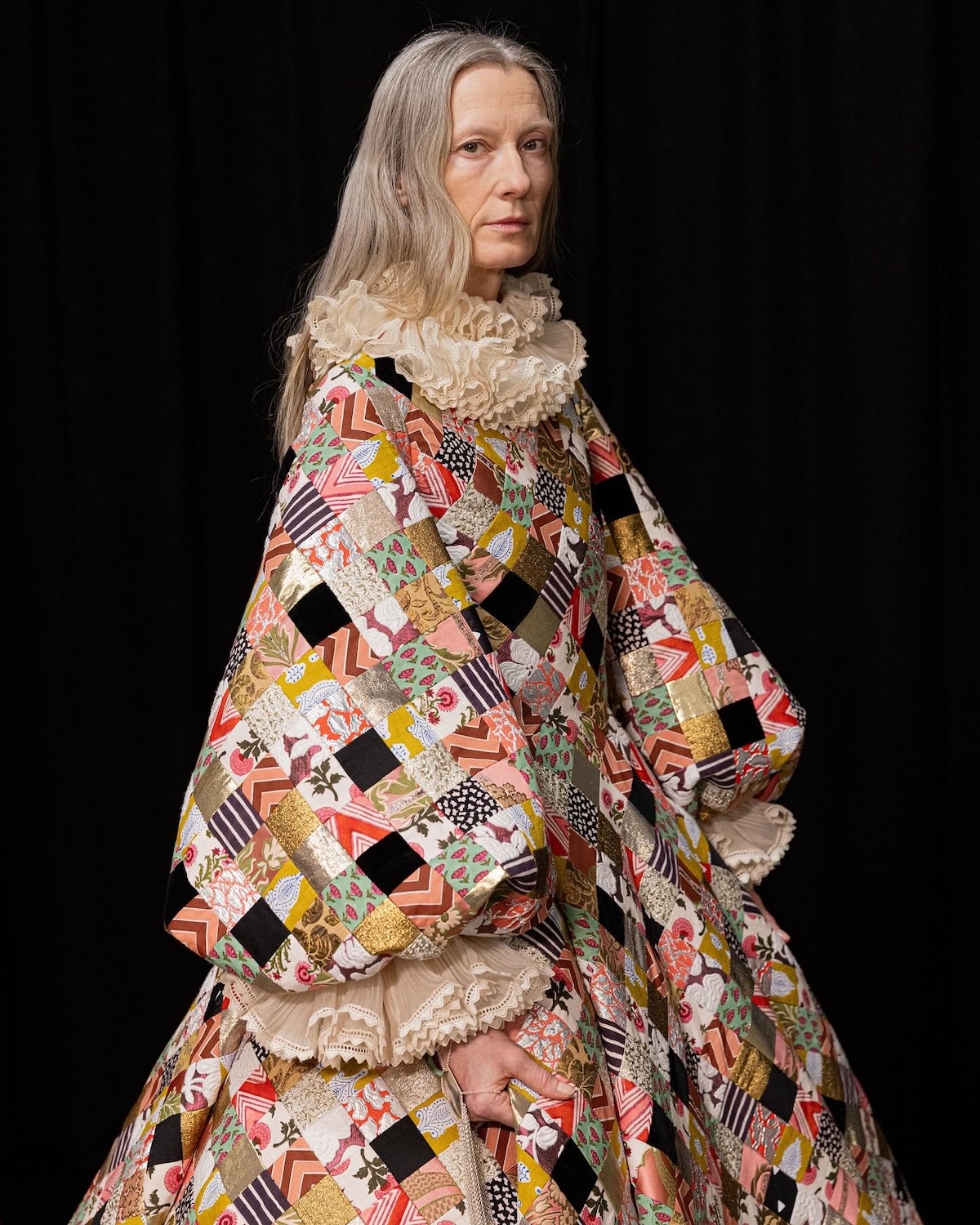 Este vestido es una creación de Alta Costura de Valentino, perteneciente a la colección Primavera/Verano 2025 diseñada por Alessandro Michele. Imagen: @maisonvalentino