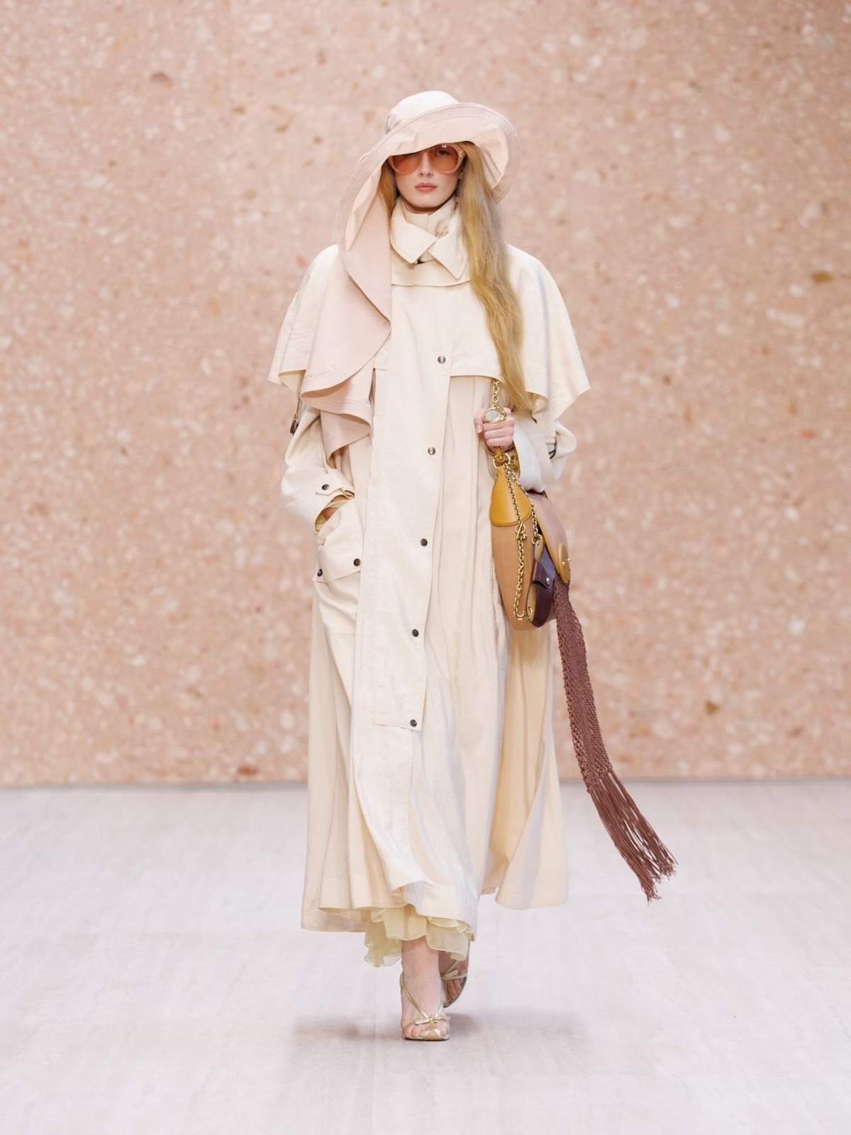Uno de los diseños desfile de Chloé SS27 en París Fashion Week