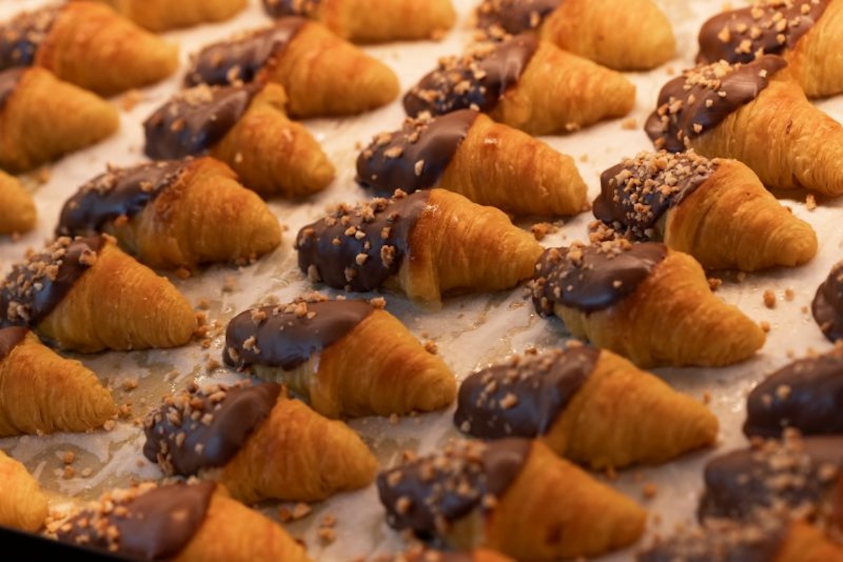 Una caja de Manolitos de Manolo Bakes, el bocado perfecto para compartir en la sobremesa… o reservar para el desayuno del día siguiente. Imagen: Manolo Bakes
