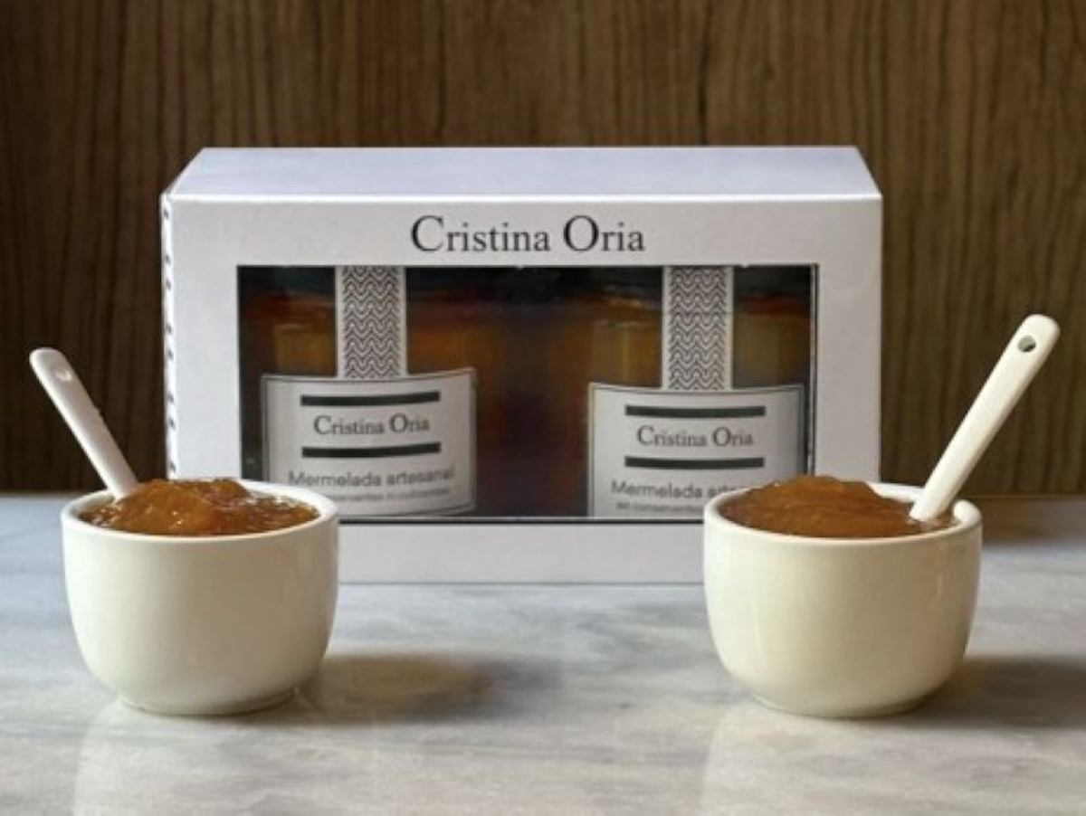 Caja Dúo de Mermeladas de Cristina Oria, con sabores de nectarina y ciruela amarilla, uno de nuestros regalos favoritos. Precio: 10,99 €