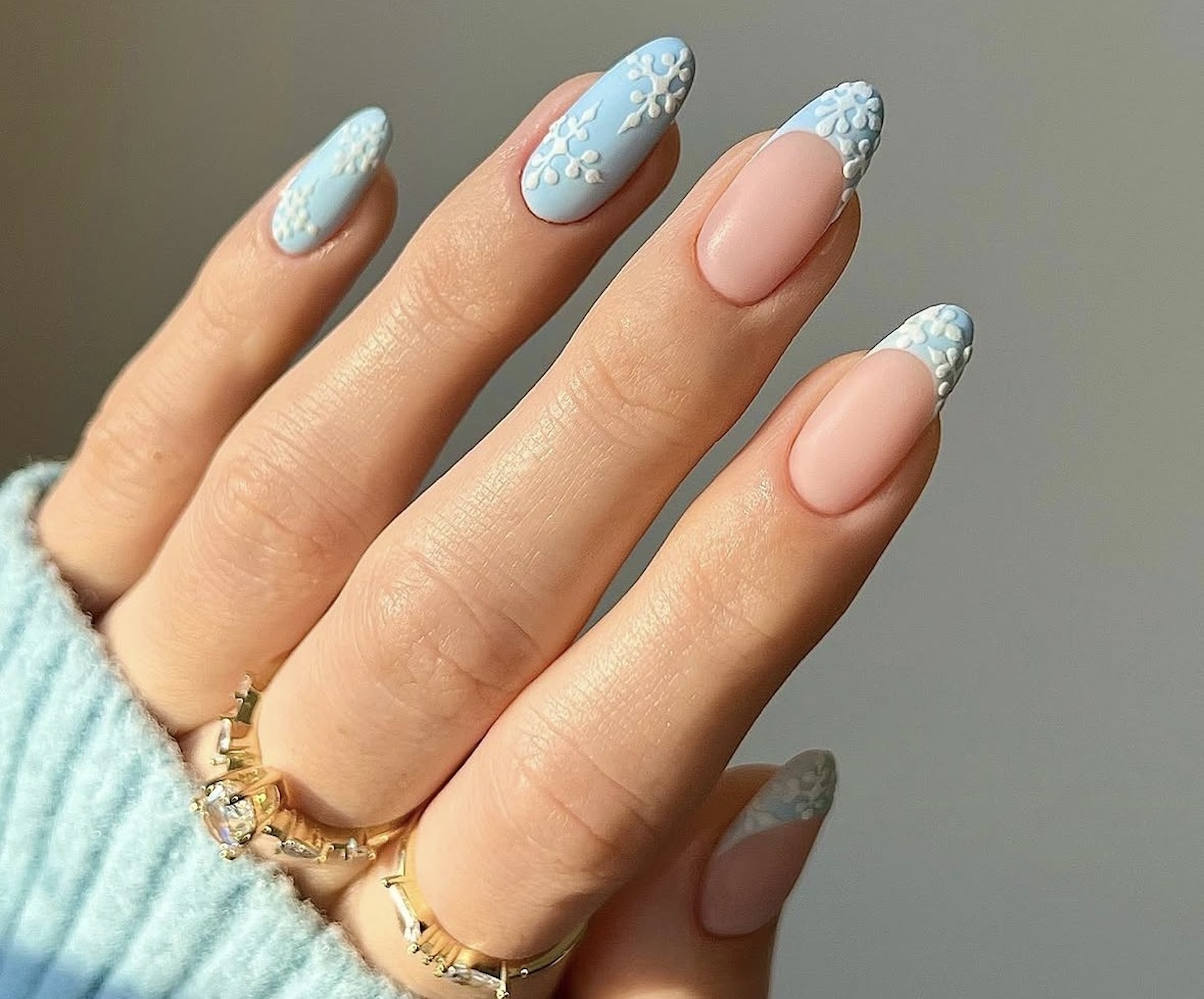 Las «frosty nails» que querrás llevar este invierno