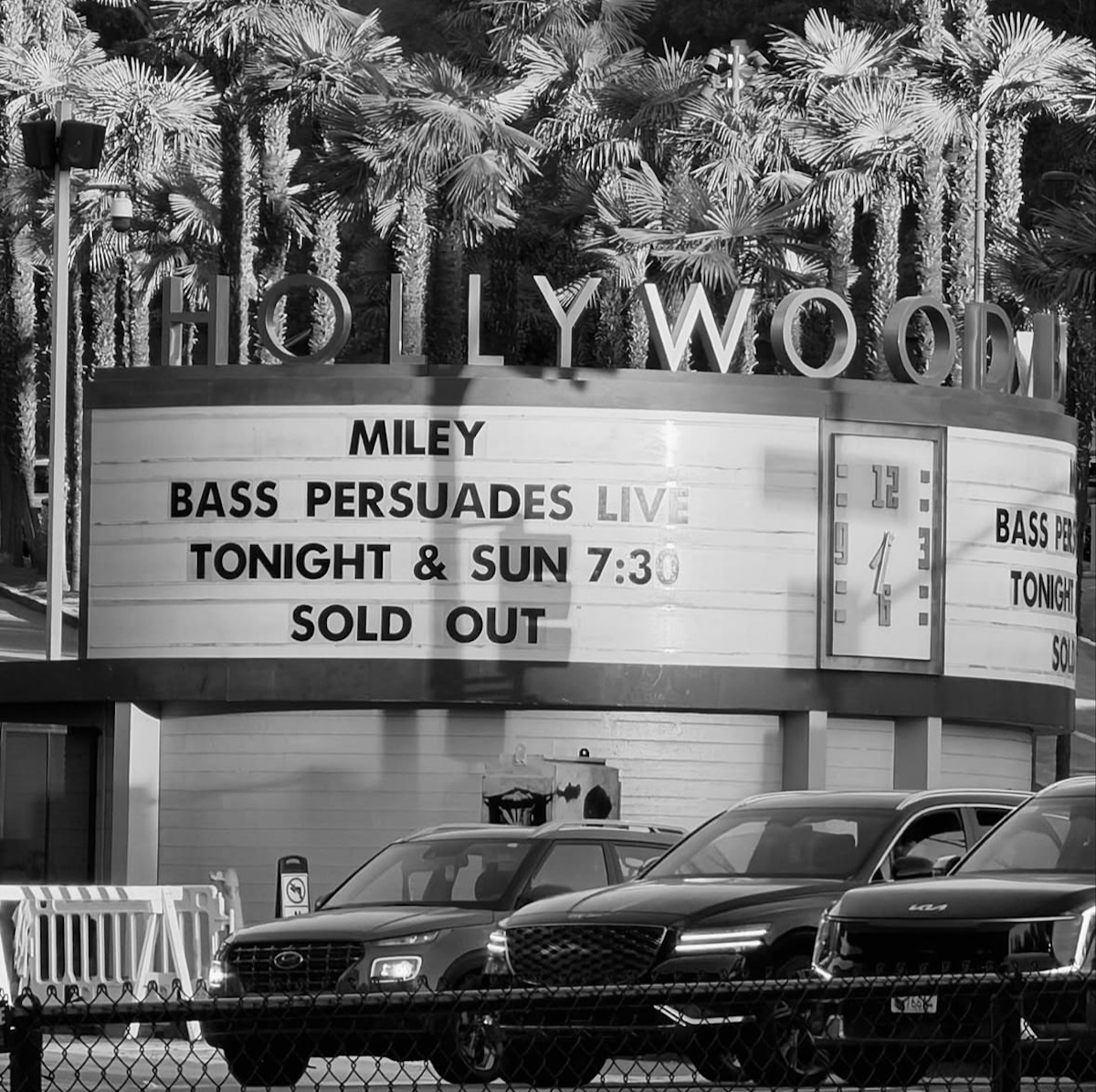 Cartel del concierto de Miley