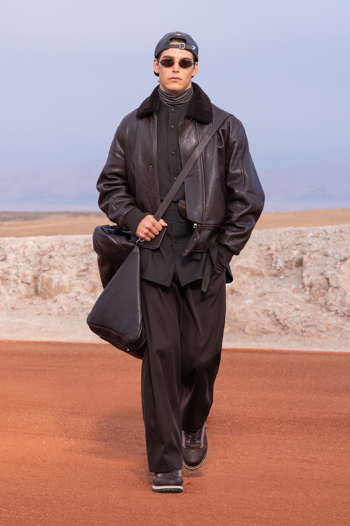 Imagen de uno de los estilismos de Giorgio Armani y Kith