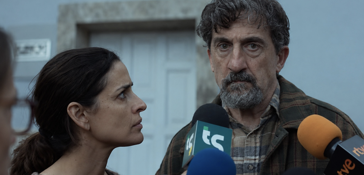 Fotograma de Inma Cuesta y Luis Zahera en «Leones en invierno»