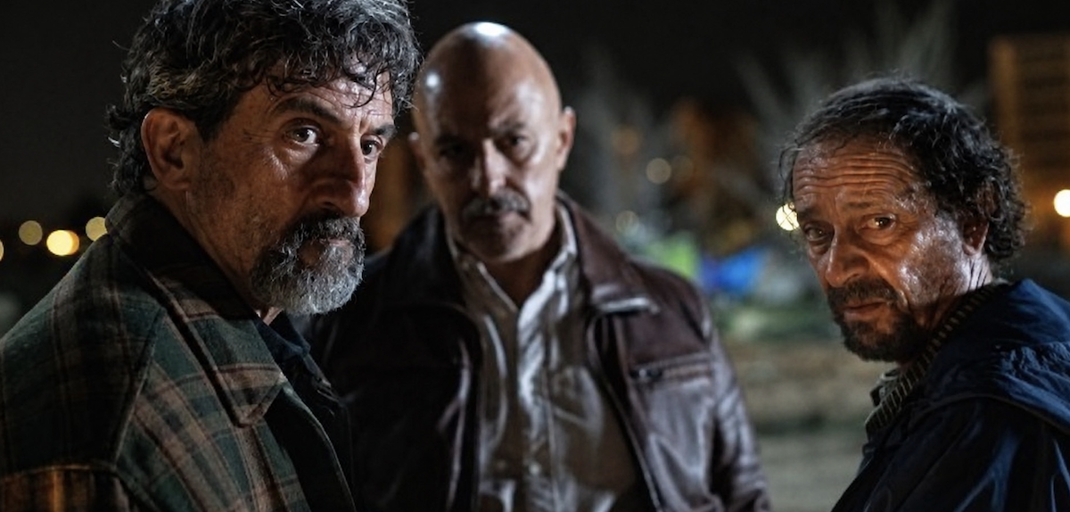 Luis Zahera, Roberto Álamo y Luis Callejo en una escena nocturna de la película