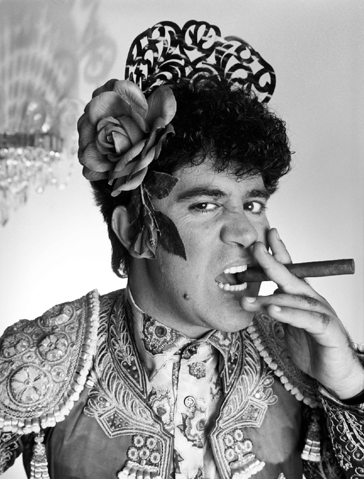 Retrato de Pedro Almodóvar realizado por el fotógrafo