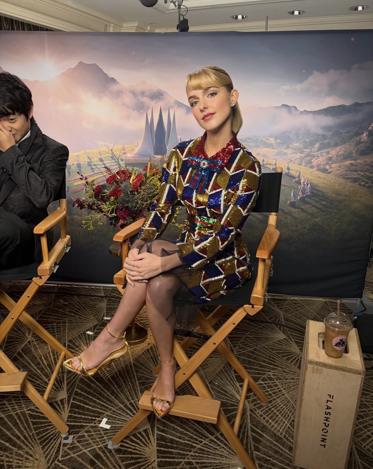 Estilismo de Mckenna Grace de Gucci para la gira de prensa de «Los juegos del hambre: Amanecer en la cosecha»