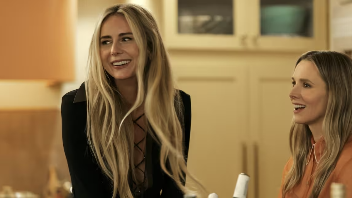 Justine Lupe en el papel de Morgan y a Kristen Bell en el papel de Joanne
