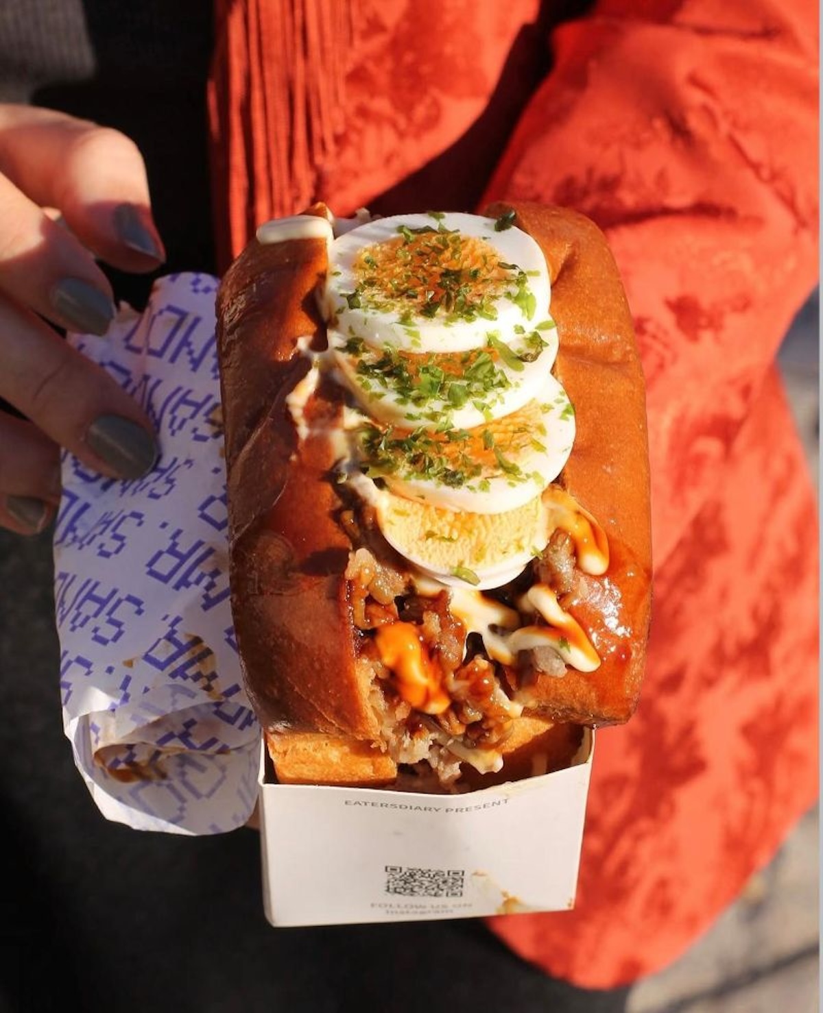 Mr Sando trae a Madrid los auténticos sándwiches japoneses, con pan esponjoso y rellenos tan deliciosos como el pollo crujiente. Imagen cortesía del establecimiento.
