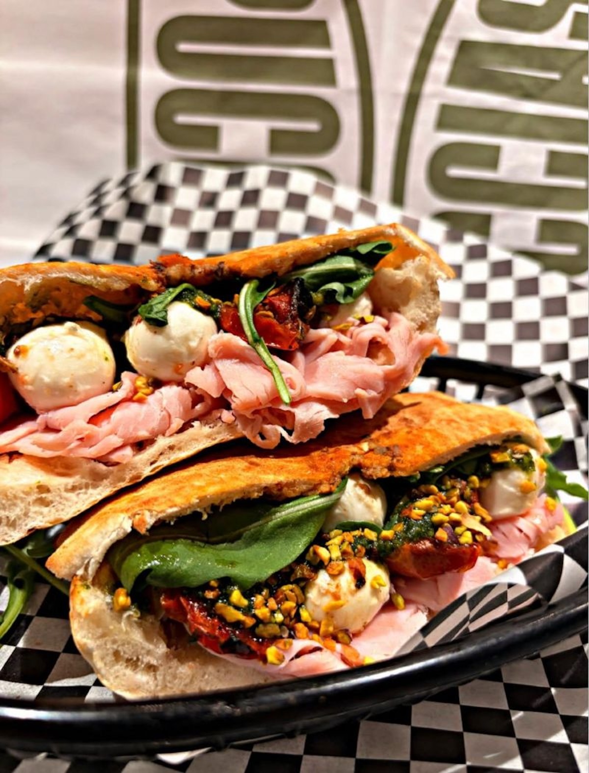 Puccias conquista Madrid con sus sándwiches italianos de pan de masa madre y combinaciones llenas de sabor. Imagen cortesía del establecimiento