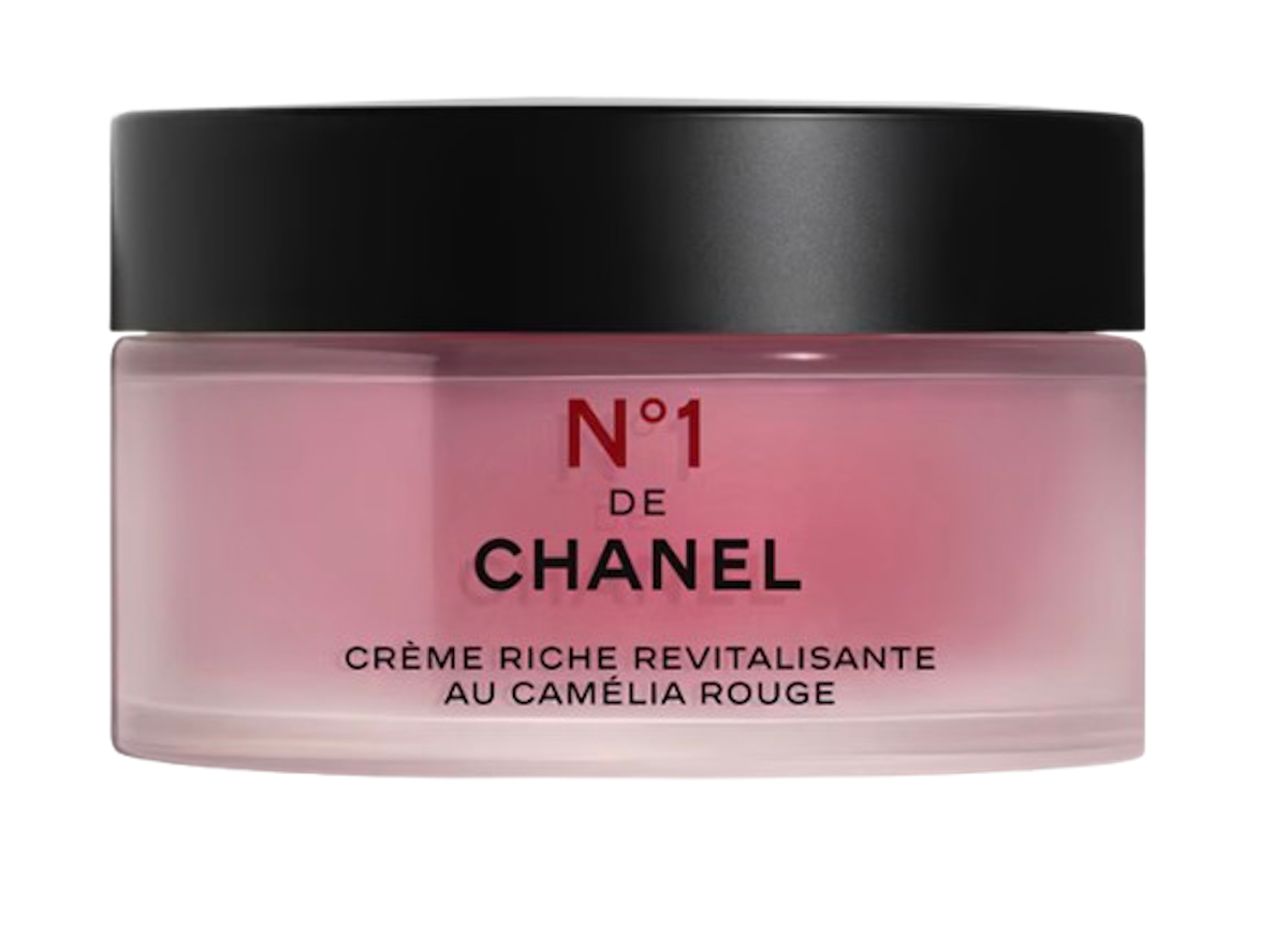 Crema rica revitalizante «N°1 de Chanel», de Chanel Beauty, formulada para alisar, nutrir y proteger la piel de las agresiones invernales.