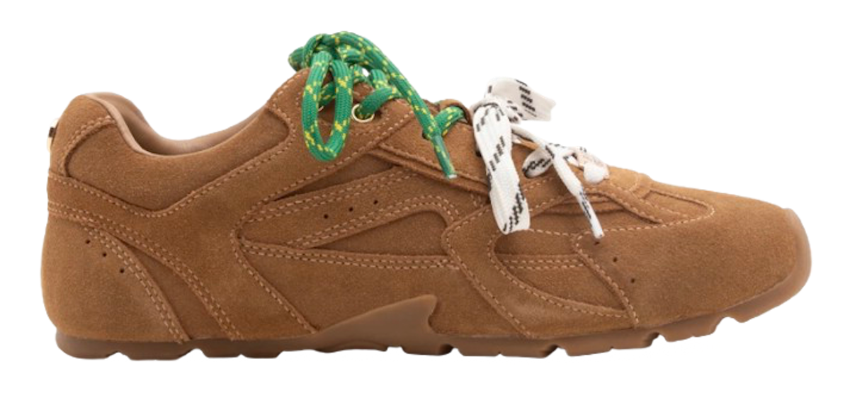 Zapatillas camel de ante de Steve Madden vía Zalando. Diseño de sneaker de doble cordón, suela plana y ante