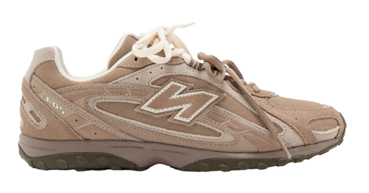 Modelo 240L de New Balance en tonos marrones y doble cordón vía JD Sports