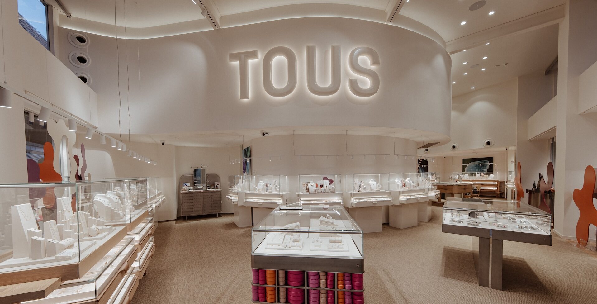 TOUS inaugura ARTY en Alicante.
