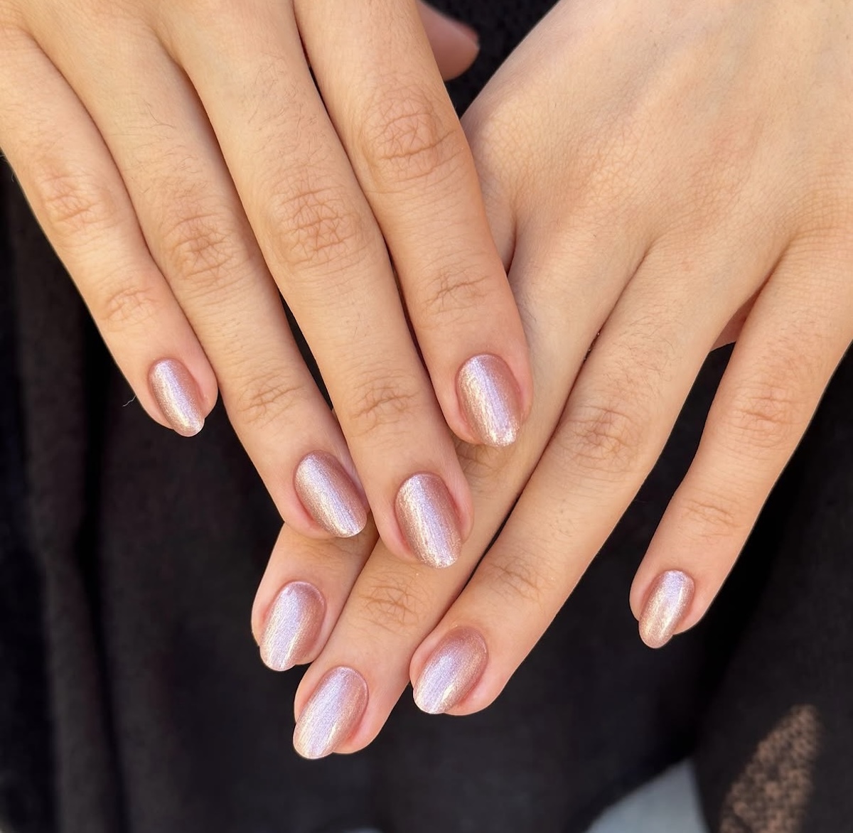 Manicura en «rose gold»