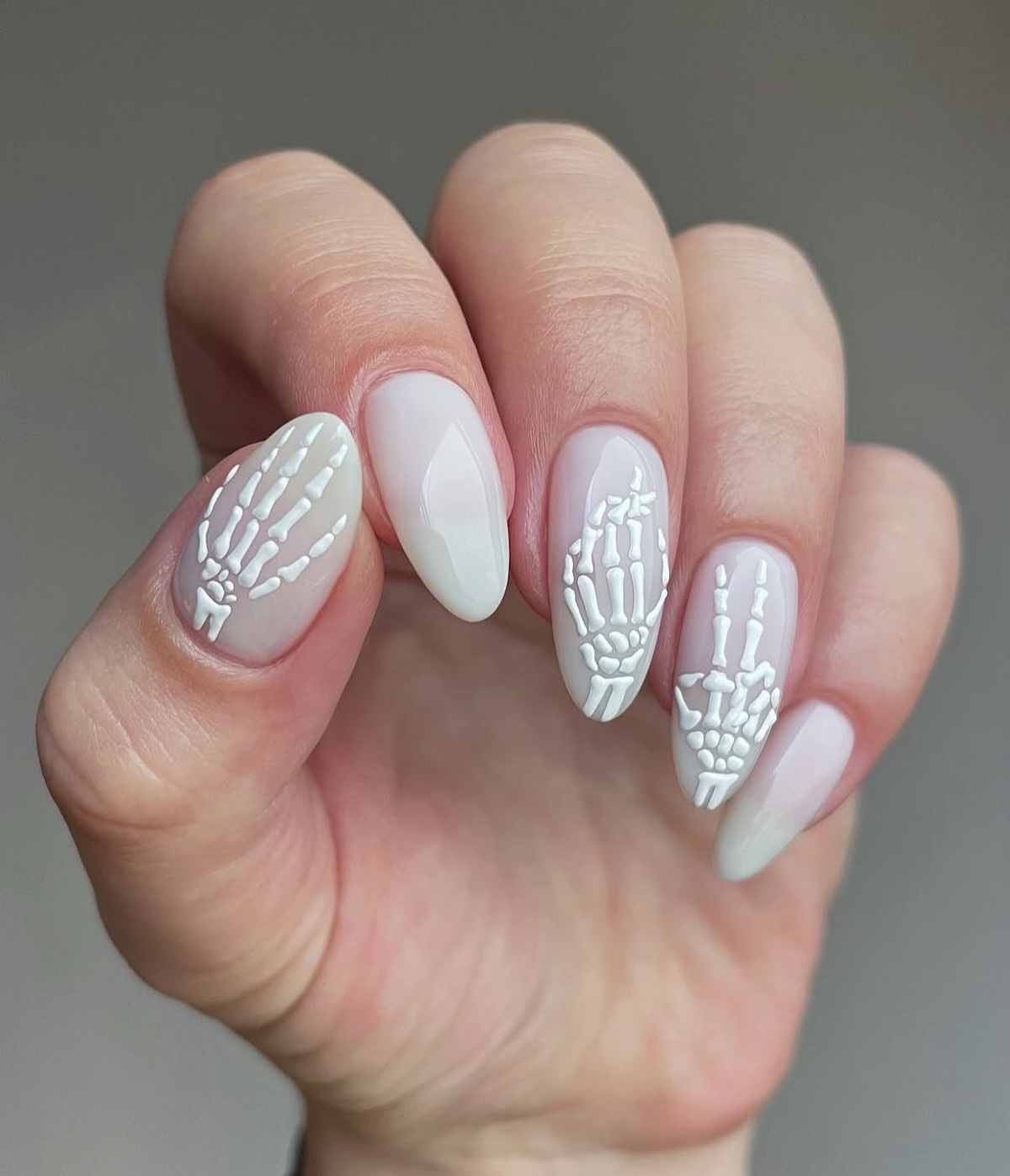 Manicura con efecto de esqueleto