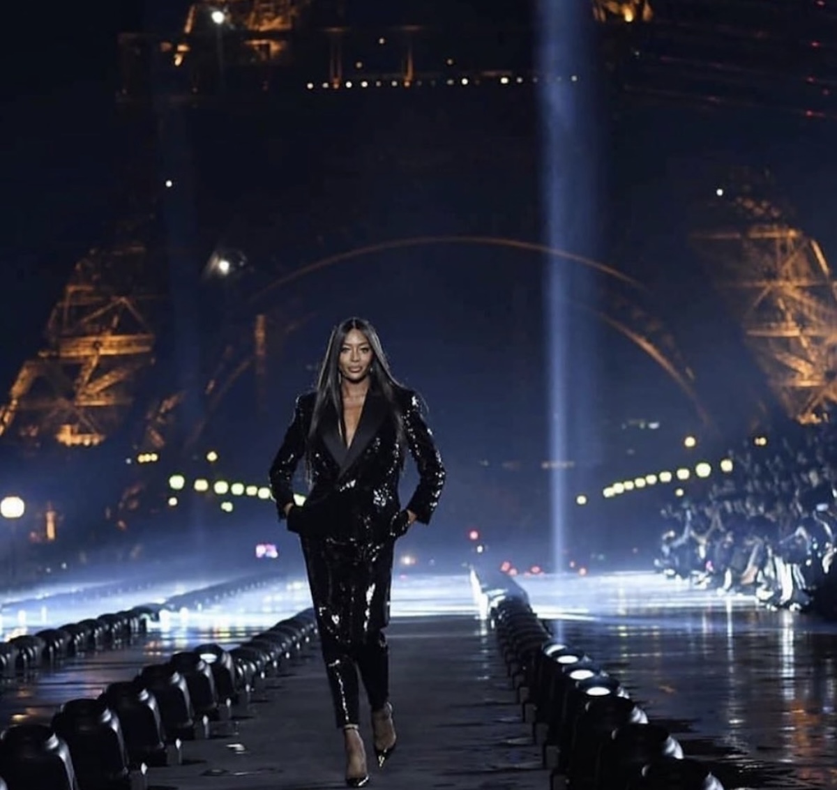 Naomi Campbell en el desfile de Saint Laurent SS20