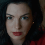 Anne Hathaway en una escena de «Verity: La sombra de un engaño», el thriller psicológico basado en la novela de Colleen Hoover y dirigido por Michael Showalter. Imagen: @verityfilm