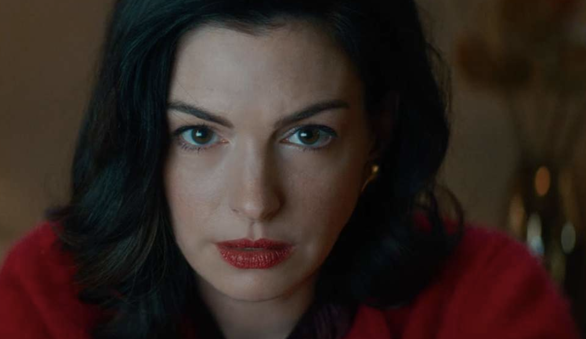 Anne Hathaway en una escena de «Verity: La sombra de un engaño», el thriller psicológico basado en la novela de Colleen Hoover y dirigido por Michael Showalter. Imagen: @verityfilm