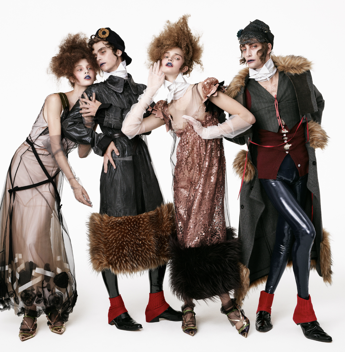 La colección Re{form} de John Galliano para Zara combina referencias históricas, sastrería, transparencias y volúmenes teatrales bajo el objetivo de Steven Meisel. Imagen: @zara