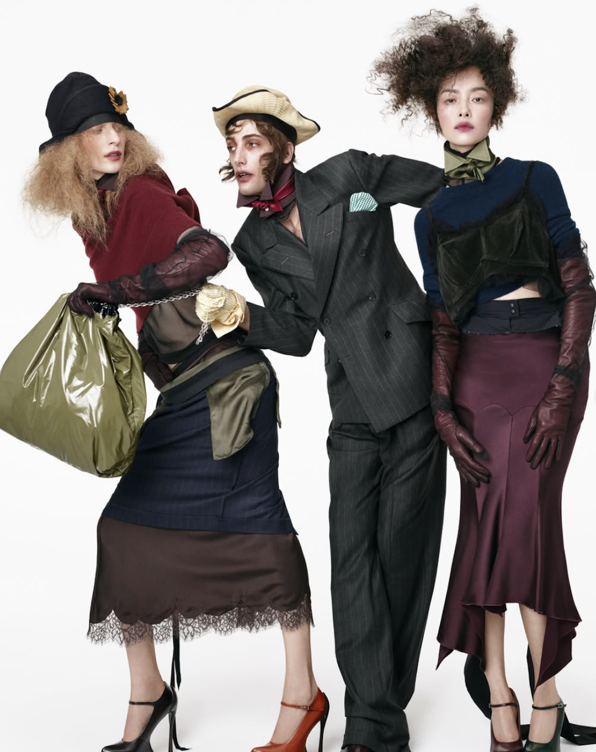 La colección Re{form} de John Galliano para Zara mezcla referencias históricas, transparencias, sastrería y volúmenes dramáticos bajo el objetivo de Steven Meisel