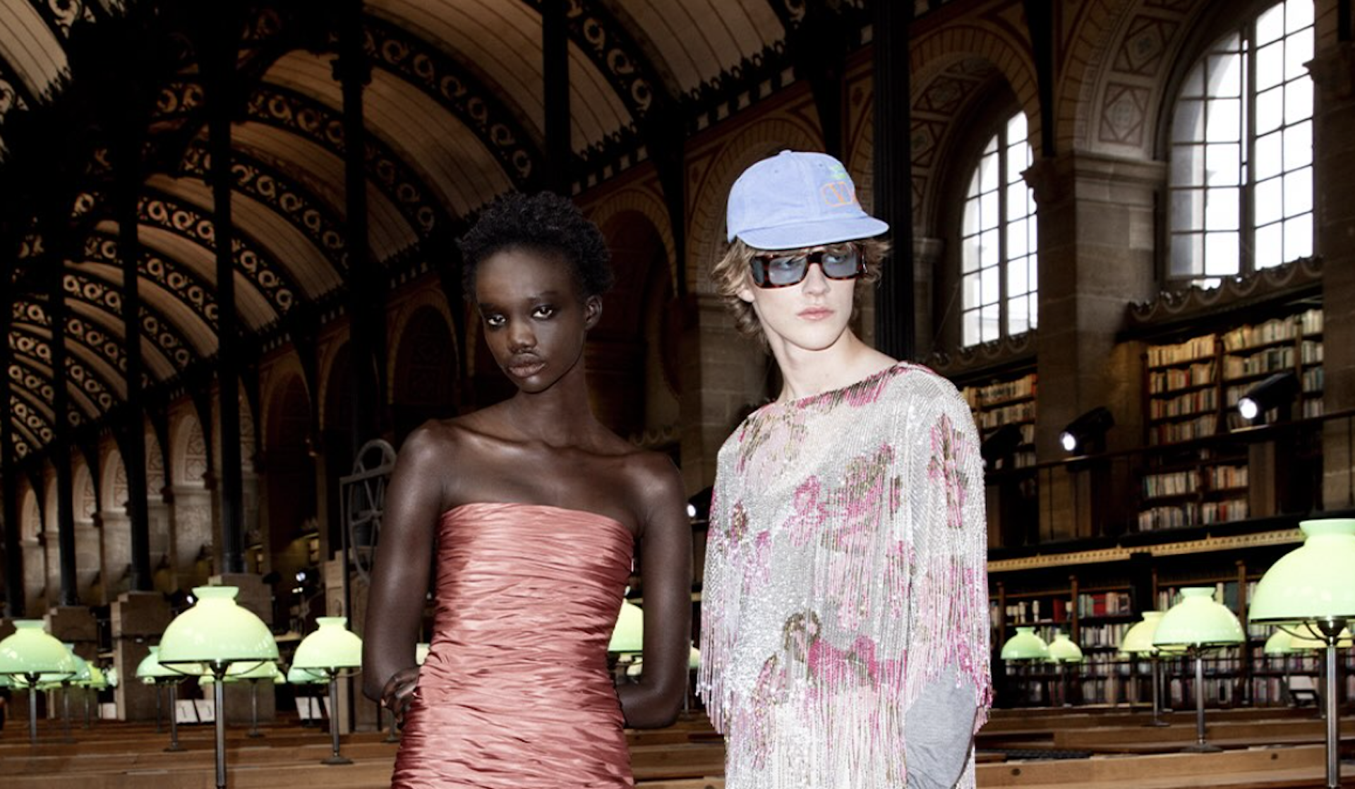 Desfile de Valentino Primavera-Verano 2027 de Alessandro Michele durante Paris Fashion Week. Imagen: @maisonvalentino