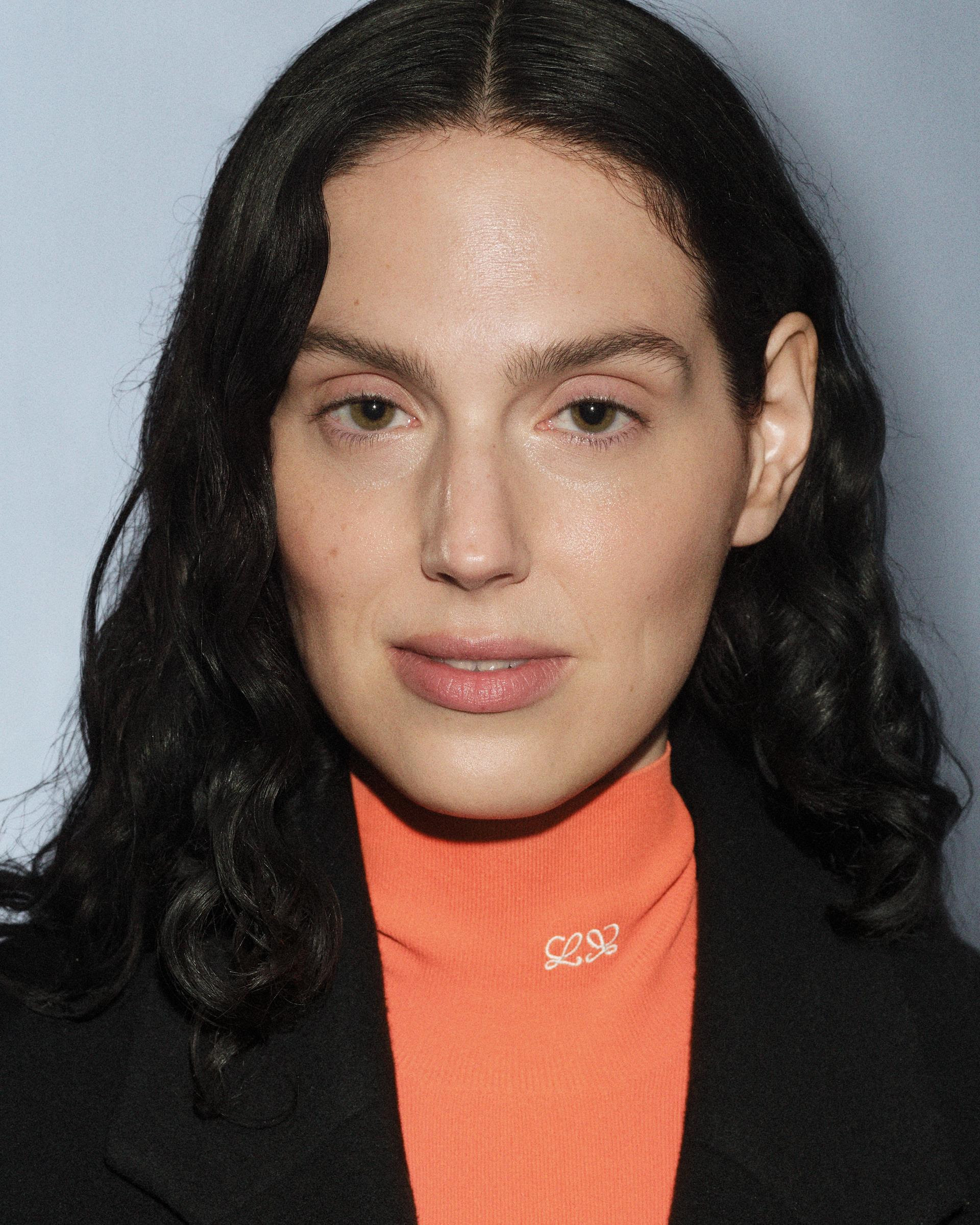 Eva Victor, nueva embajadora de LOEWE, fotografiada por Dominick Sheldon