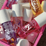 Los «body mists» se consolidan como una alternativa más ligera, versátil y sofisticada al perfume tradicional. Imagen: cortesía de Sol de Janeiro
