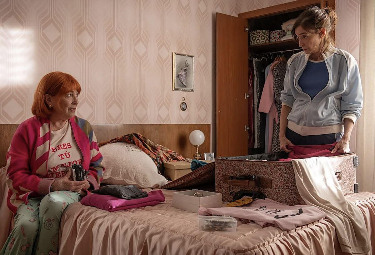  Carmen Maura (a la izquierda) y Ana Torrent (a la derecha) en una escena de la segunda temporada de la serie