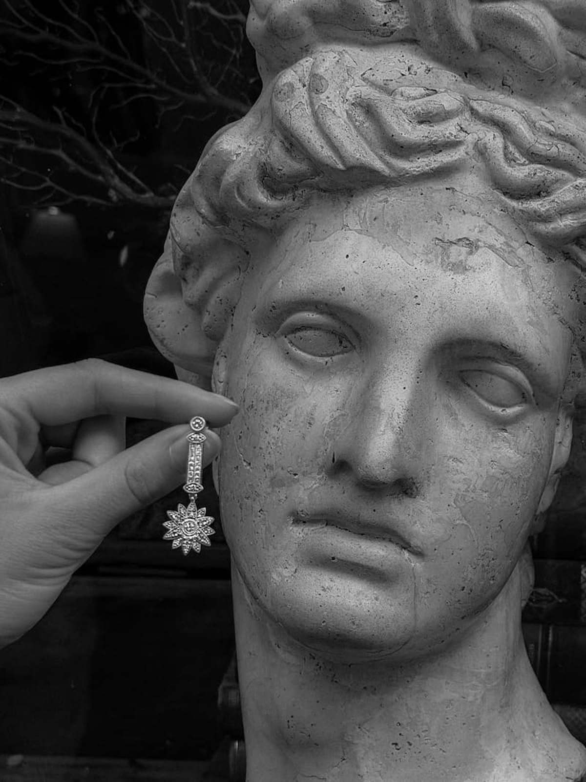 La firma de joyas Antiqüa es uno de los ejemplos más claros de piezas de inspiración vintage que tienen personalidad propia y prometen ser un tesoro generacional. Imagen: @antiqua.store