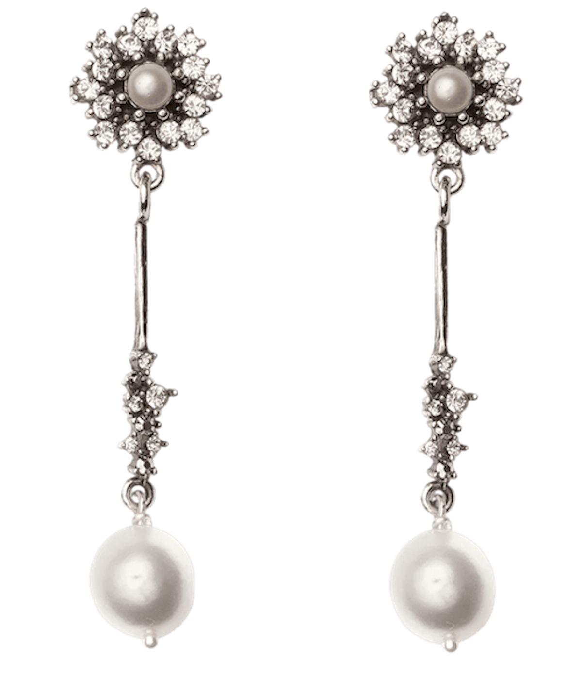 Pendientes Arisans de Paulet. Un homenaje a la tradición que bien podría formar parte del joyero de la realeza británica. El acabado envejecido y la presencia de las perlas son la clave. 