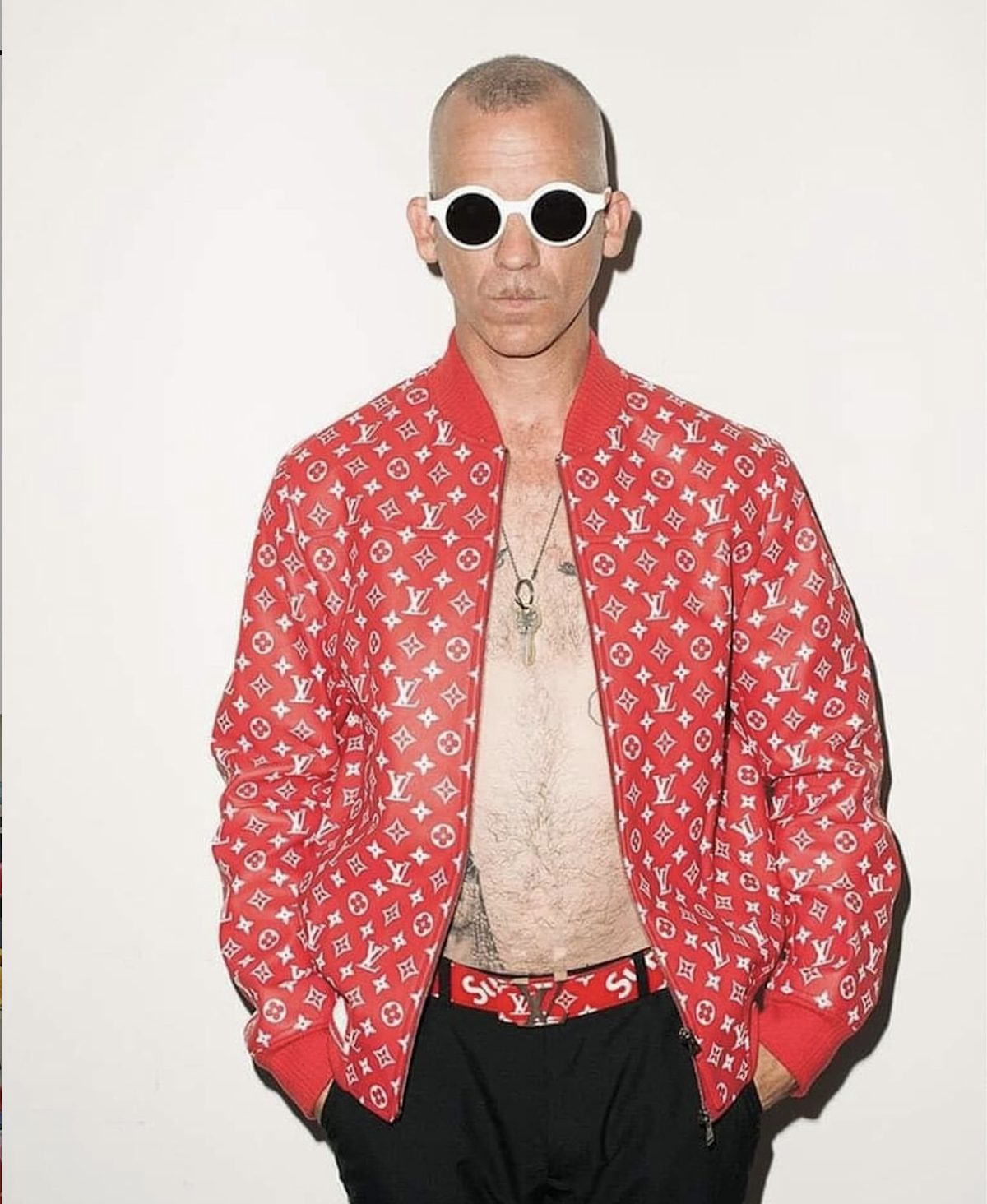 Imagen de la colaboración de Louis Vuitton y Supreme. Imagen: @lolliesstreet